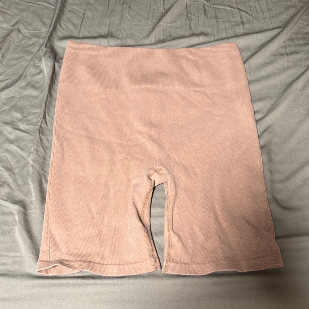 Everlane Women's Athletic Shorts in khaki/tan